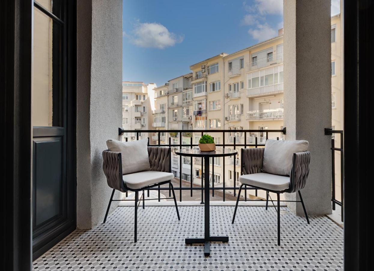 Gleam Collection Hotel Istanbul Exterior photo Balcony of a hotel room