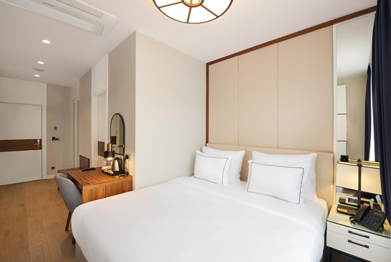 Gleam Collection Hotel Istanbul Exterior photo Deluxe Room